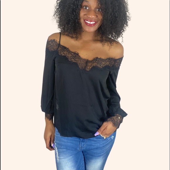 Nwt long sleeve lace top 😘🥰🥰 - Picture 2 of 3